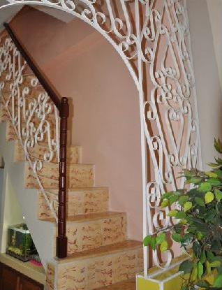 'Escaleras a la terraza' Casas particulares are an alternative to hotels in Cuba.